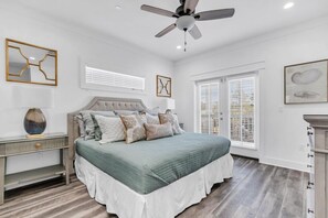 8 bedrooms, iron/ironing board, travel cot, WiFi - Pool, Cart, Game Room, Elevator! |The Pearl Palace (Destin)