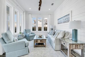 TV, fireplace, Netflix, Hulu