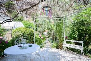 Outdoor dining - Giardino Segreto - Via Foria 216 (Ammezzato) (Napoli)