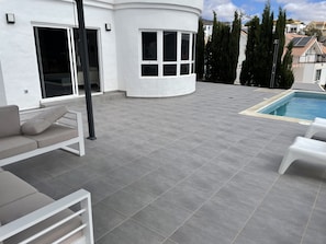 Outdoor pool, a heated pool