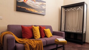 Smart TV - Napolicentrico - Three Bedroom Apartment, Sleeps 8 (Napoli)