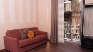 Smart TV - Napolicentrico - Three Bedroom Apartment, Sleeps 8 (Napoli)
