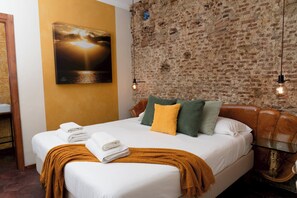 3 habitaciones, insonorización y tabla de planchar con plancha 
