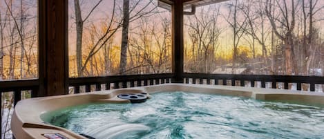 Indoor spa tub