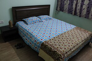 2 chambres, coffre-fort, bureau, fer et planche à repasser