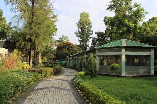 A well planned area free from noises , pollution.