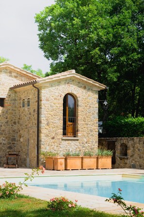 Outdoor pool - Privacy & Panoramic Pool (Niccone)