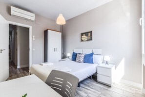 3 chambres, fer et planche à repasser, Wi-Fi, draps fournis