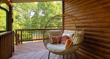 Pets? YES! 🐕 Hot Tub ★ Fire Pit ★ Pool Table ★ Steps to River Outfitters