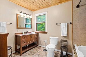 Hair dryer, towels - Pets? YES! 🐕 Hot Tub. Fire Pit. Pool Table. Steps to River Outfitters. (Luray)
