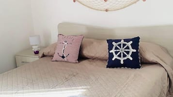 2 bedrooms, iron/ironing board, bed sheets