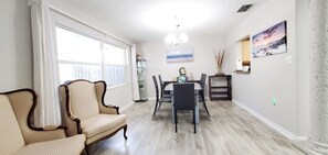 Interior - Newly Updated 3Beds 3Baths Plus Fun Backyard (Sarasota)
