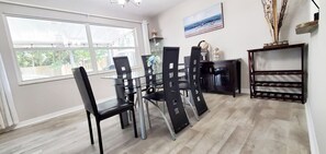 Dining - Newly Updated 3Beds 3Baths Plus Fun Backyard (Sarasota)