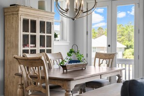 House, 4 Bedrooms, Pets allowed | In-room dining