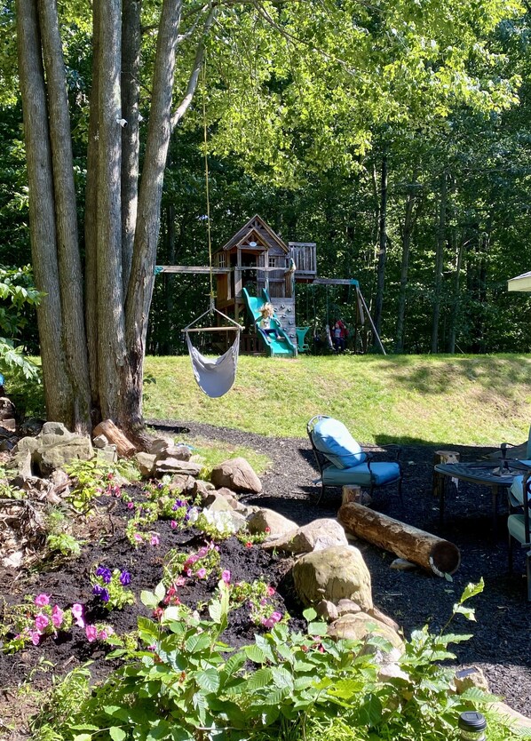 Children's area - Private Home in Poconos -Country Club-New Renovated heated Pool, Beach, & more (Tobyhanna)