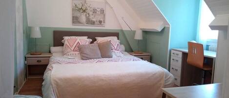 1 غرفة نوم ومكواة/لوح كي وسرير سفر وواي فاي