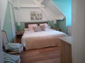 1 bedroom, iron/ironing board, travel cot, WiFi