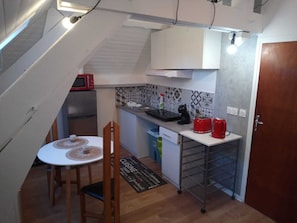 Fridge, microwave, stovetop, coffee/tea maker