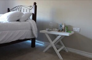 2 chambres, bureau, fer et planche à repasser, accès au Wi-Fi (inclus)