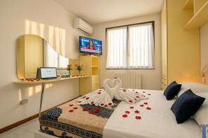 1 chambre, fer et planche à repasser, Wi-Fi gratuit, draps fournis