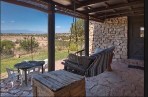 Outdoor dining - 1930's Stone Cottage with spectacular views! (Lake Montezuma)