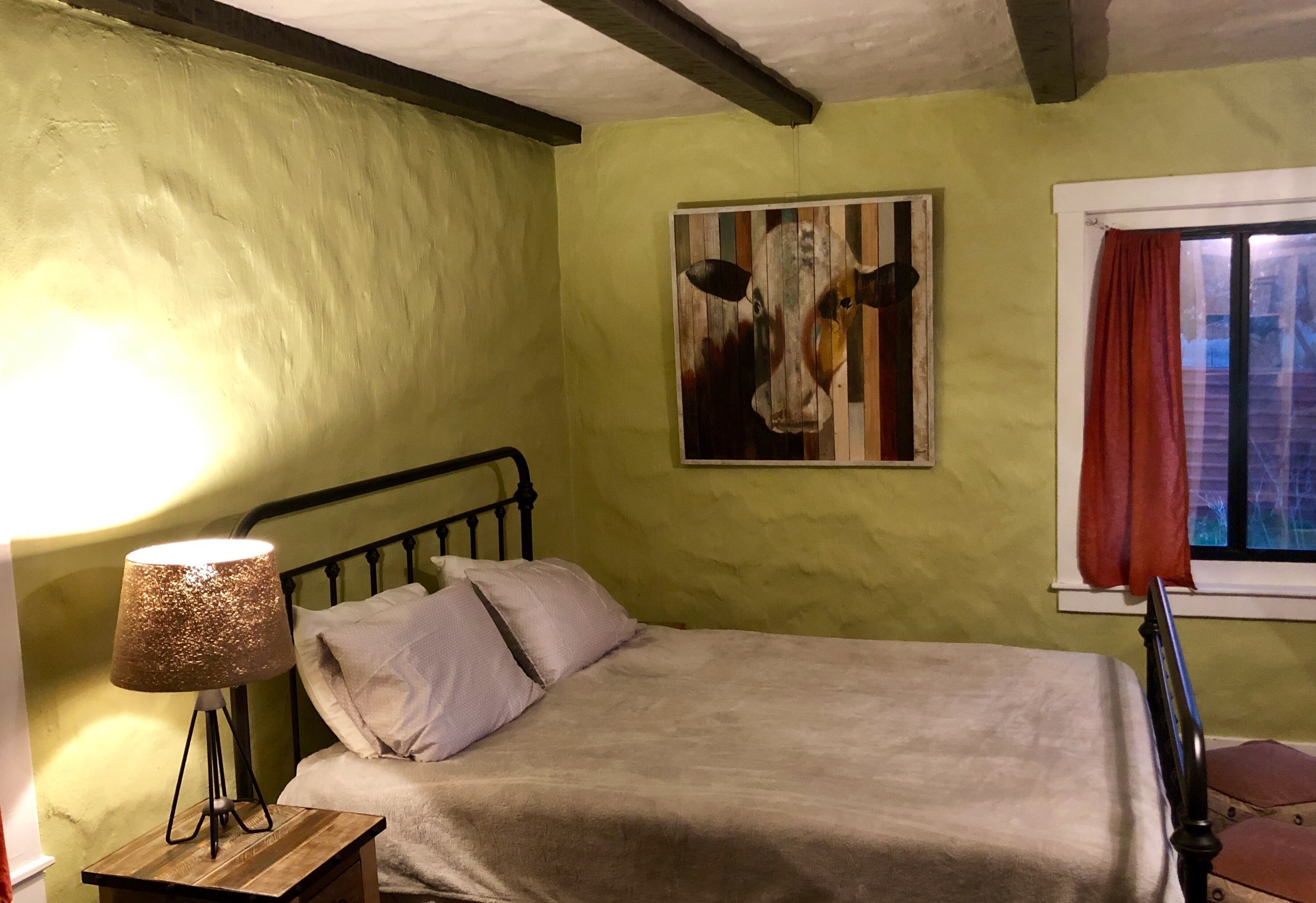 2 makuuhuonetta, työpöytä, silitysrauta/-lauta, ilmainen Wi-Fi