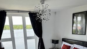 Unclassified image, 5 of 33, button - Caldecotte Lake View Apartment With Free Parking (Milton Keynes)