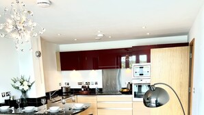 Unclassified image, 2 of 33, button - Caldecotte Lake View Apartment With Free Parking (Milton Keynes)
