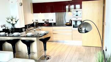 Luxury Apartment, Private Bathroom, Lake View | Dining