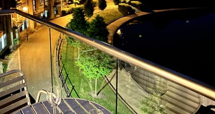 Caldecotte Lake View Apartment With Free Parking