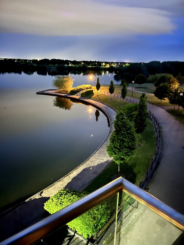 Luxury Apartment, Private Bathroom, Lake View | View from property - Caldecotte Lake View Apartment With Free Parking (Milton Keynes)