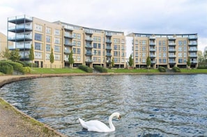 Luxury Apartment, Private Bathroom, Lake View | Exterior - Caldecotte Lake View Apartment With Free Parking (Milton Keynes)