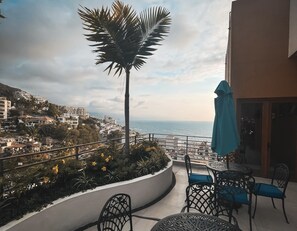 Outdoor dining - Luxury 2BR Condo at Pinnacle in the Romantica Zone (Puerto Vallarta)