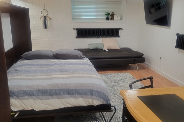 1 quarto, cofres nos quartos, ferros/tábuas de passar roupa