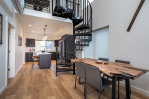 Dining - 30-Day Rental, pet friendly, community hot tub & clubhouse - Alta Views Modern Mountain Living (Whitefish)