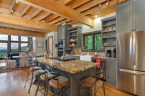 Fridge, microwave, oven, stovetop - High Haven | Breathtaking Mountain Views! (Black Mountain)