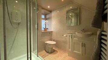 Κατάλυμα σε Αγροικία | Μπάνιο | Ντουζιέρα