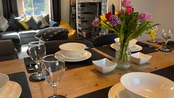 Cottage | Private kitchen | Fridge, dishwasher, cookware/dishes/utensils