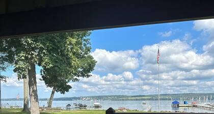 Beautiful Lakefront Cottage with Dock