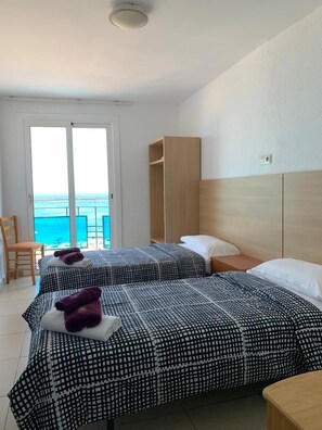 Chambre panoramique avec lits jumeaux | Accès au Wi-Fi (inclus), literie fournie