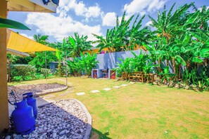 Property grounds - King bed, fully A/C, pool, BBQ, near beaches, free washer/dryer - video tour (Ocho Rios)