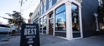 Luxurious home in centrally located Phoenix Hill. Mins to NULU & Bourbon Trail