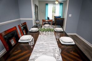 Dining - Quaint home w/ Private Pool Near Lake Murray – Ideal for Families and Friends (Columbia)