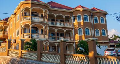 WEEKENDAZ VILLA: Private Gym,Pool, Sauna & Bar