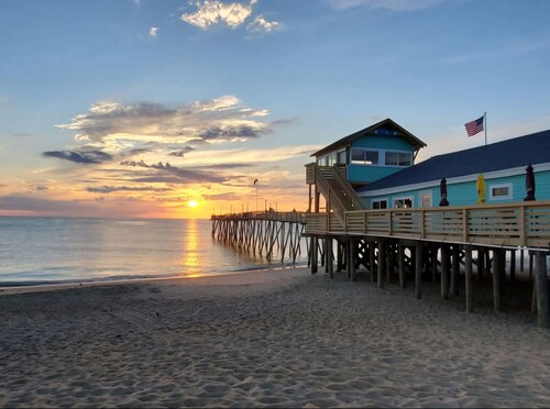 OUTERBANKS PRIVATE SUITE⭐️KDH⭐️SHORT WALK TO BEACH and SOUND SUNSETS⭐️CENTRAL 