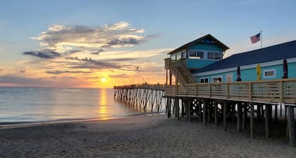 OUTERBANKS PRIVATE SUITE⭐️KDH⭐️SHORT WALK TO BEACH and SOUND SUNSETS⭐️CENTRAL