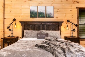 4 bedrooms, desk, iron/ironing board, free WiFi - ❤️ New Luxury Pool Cabin-Huge-KingBeds-Sleeps22-Message Host for SPECIALS ❤️ (Sevierville)