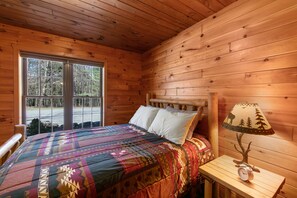 3 bedrooms, desk, iron/ironing board, travel crib