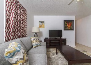 TV, books - Just a couple of blocks to the beach! (St. Augustine)