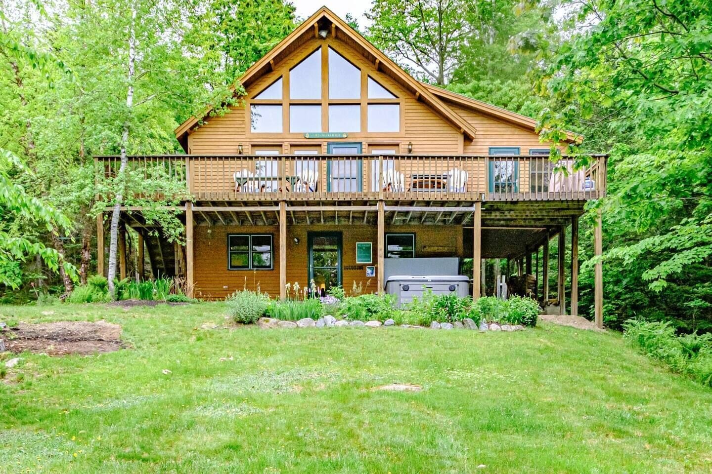 Gorgeous Chalet! VIEWS! Hot Tub! Sleeps 12! Games+